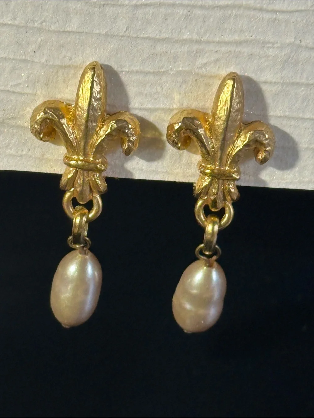 Designer GUY LAROCHE x PARIS |Vtg ⚜️Gold Fleur-de-Lis Drop Clip Earrings Dangles